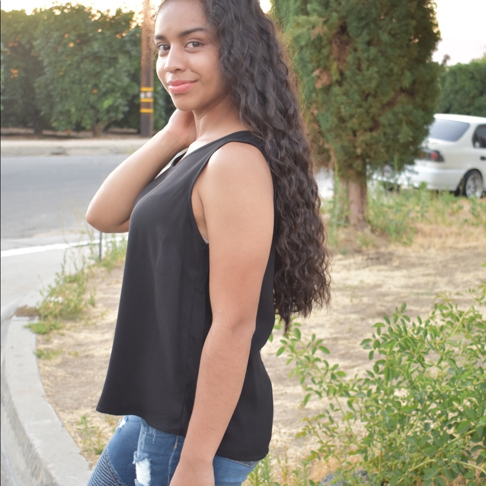 Sleeveless woven top with open tulip back - Picture 1 of 4